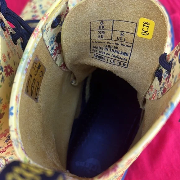 🌼 Dr. Martens Sunshine Yellow Daisy Floral 1460 Boots 🌼 - Picture 11 of 17